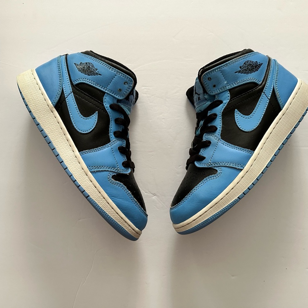 B Air Jordan 1 Mid GS 'University Blue Black' size 5.5y